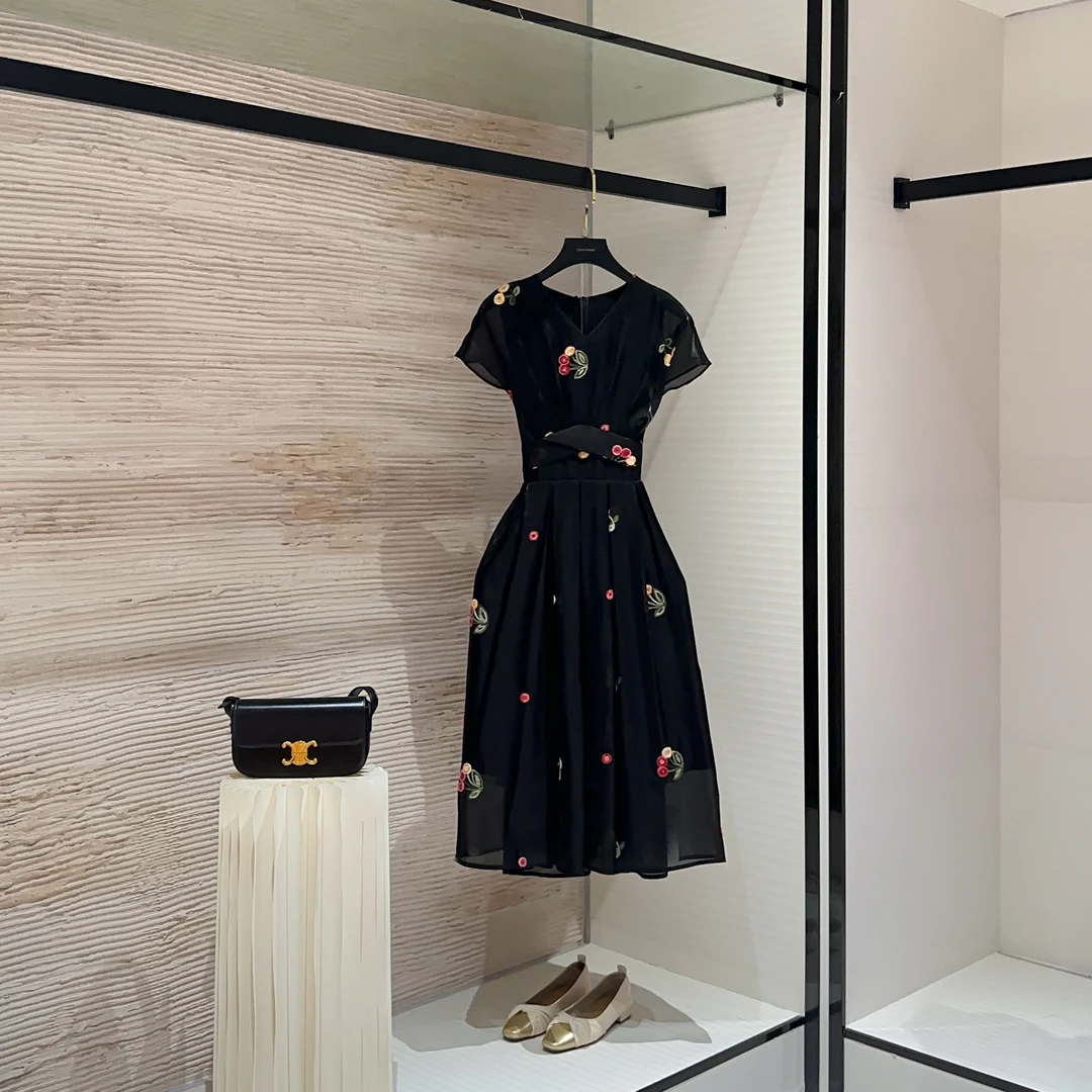 【vian专属】设计气质轻奢高级感碎花刺绣连衣裙L-A627