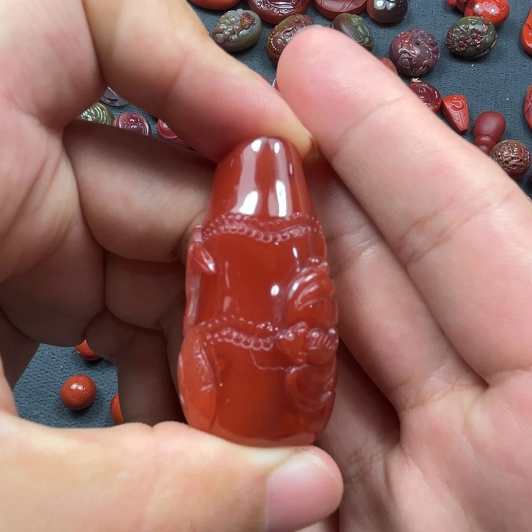 南红玛瑙雕刻件未镶嵌