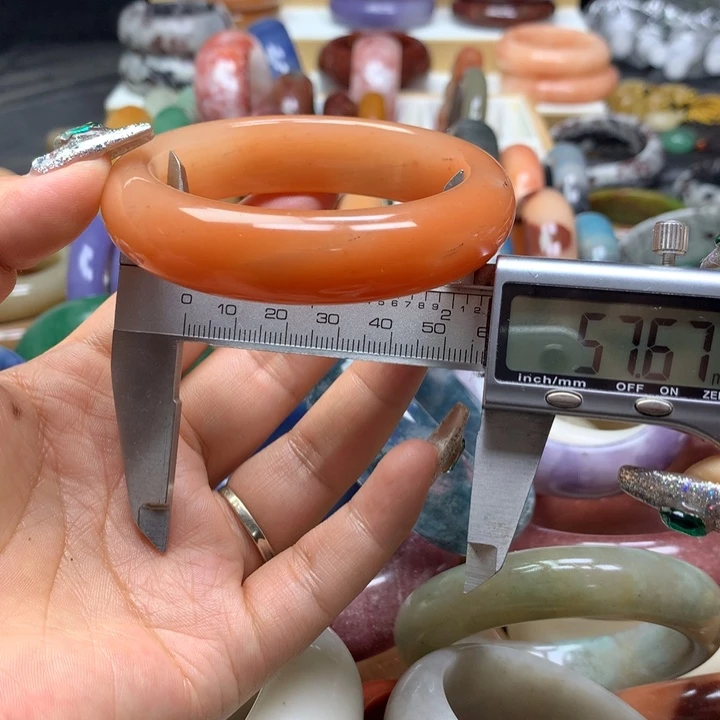 未镶嵌手镯石英质玉