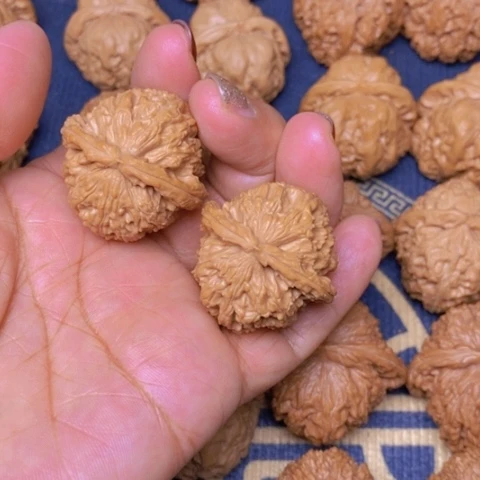 【闪购商品】文玩核桃吊坠冈**司角白35