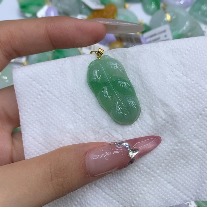翡翠18K金镶嵌颈饰111111111