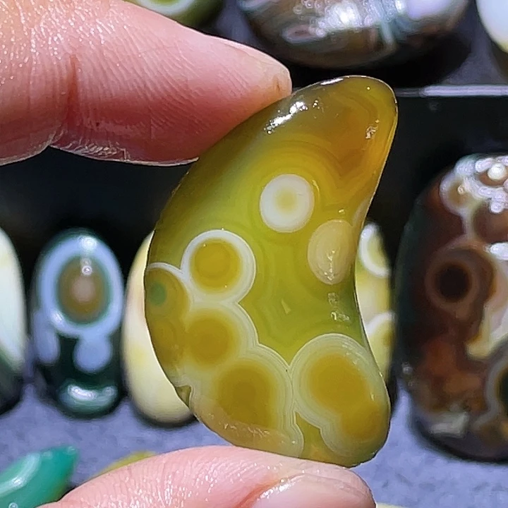 玛瑙/玉髓未镶嵌珠宝奇石