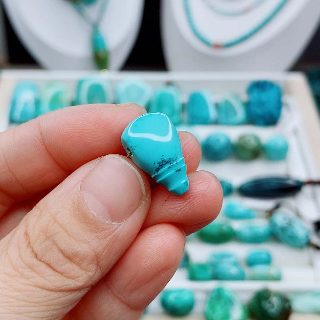 绿松石未镶嵌颈饰