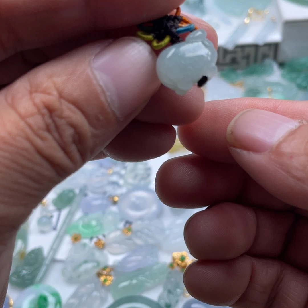 翡翠未镶嵌颈饰翡翠小猪