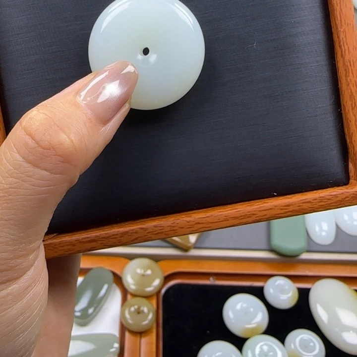 和田玉（糖玉）未镶嵌颈饰