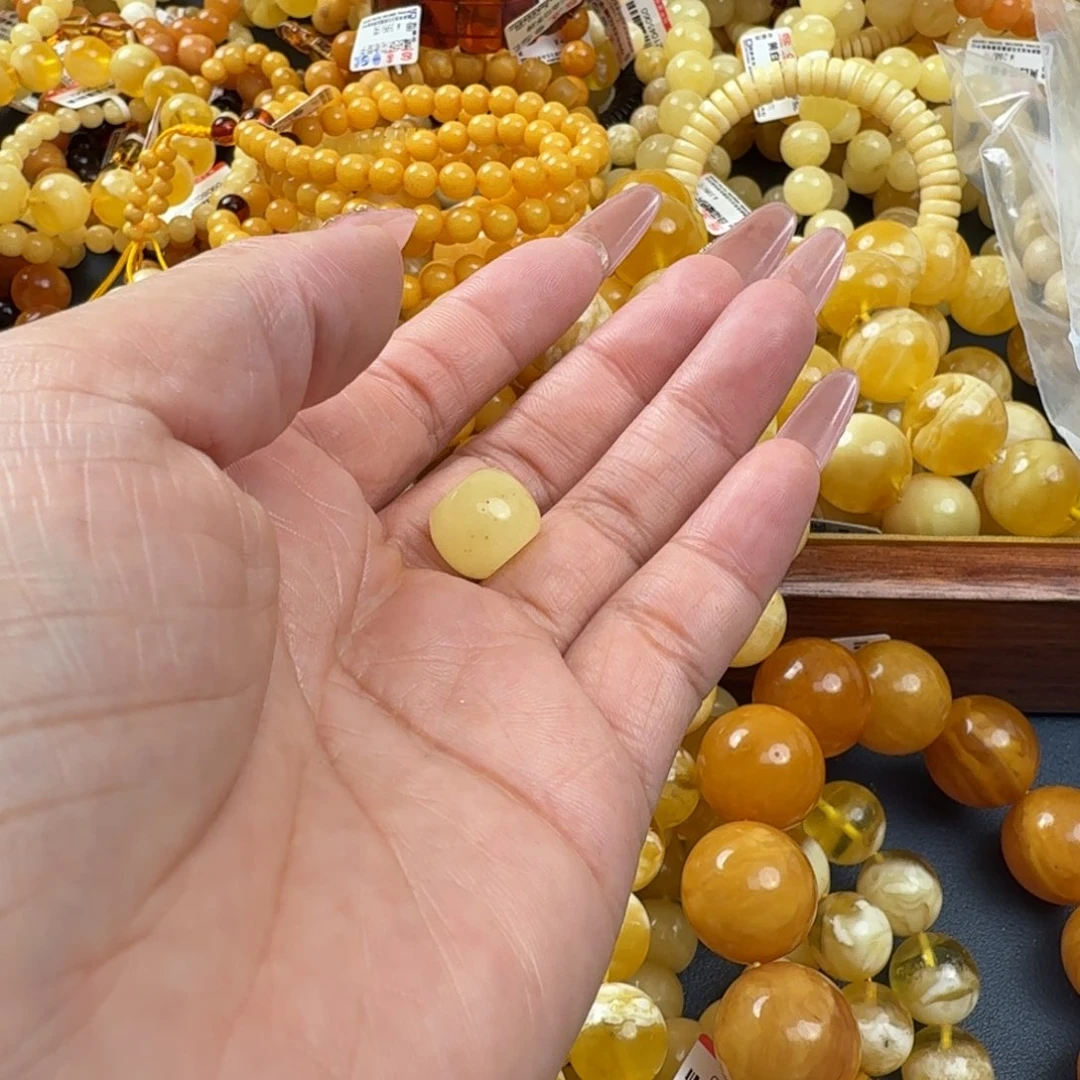 琥珀未镶嵌珠宝奇石