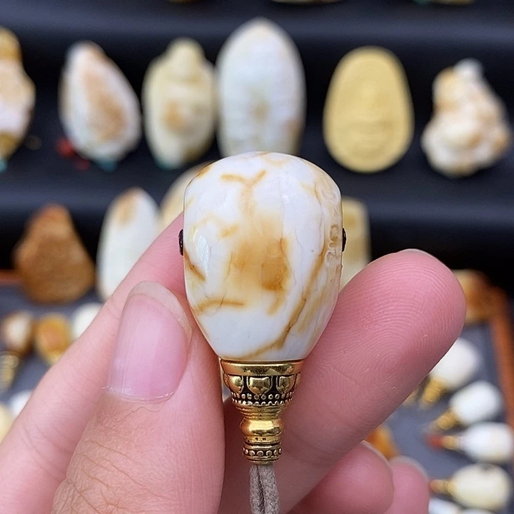 赵***聪裸石琥珀未镶嵌18三通b631