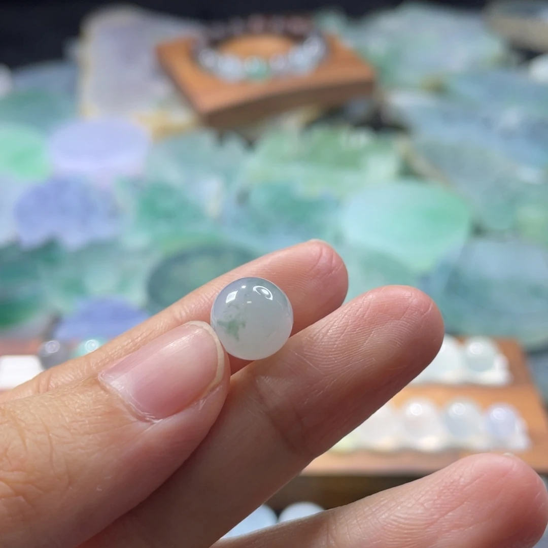 老***面定制翡翠未镶嵌珠子