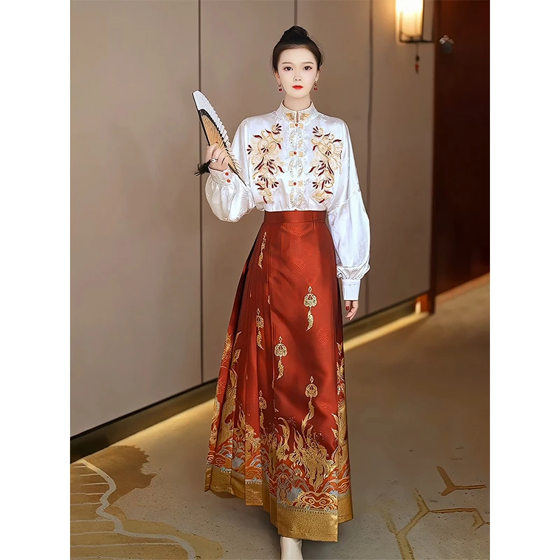 芙娜妮新中式马面裙长袖圆领刺绣中国红小个子时尚半裙F2333328B