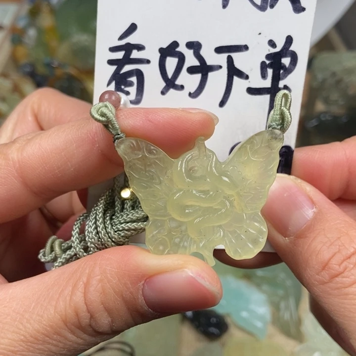 蛇纹石玉颈饰未镶嵌