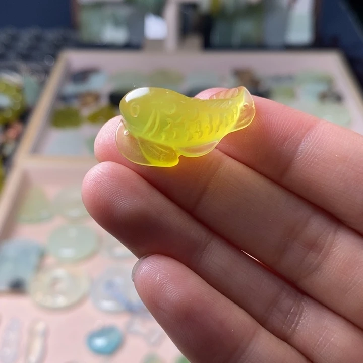 蛇纹石玉颈饰未镶嵌