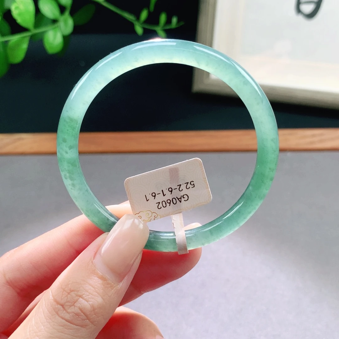 翡翠手镯未镶嵌天然