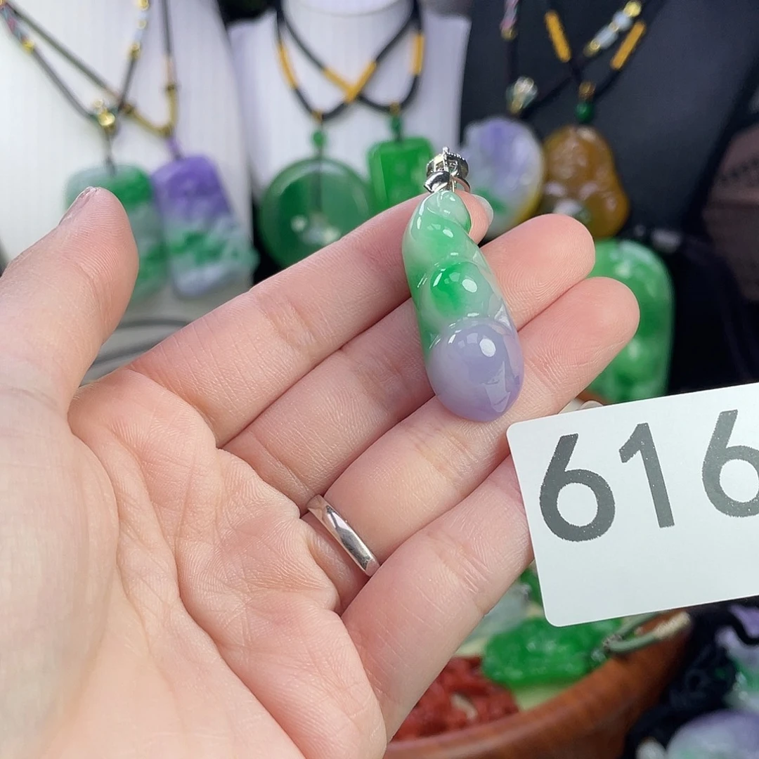 翡翠未镶嵌吊坠(赠链)