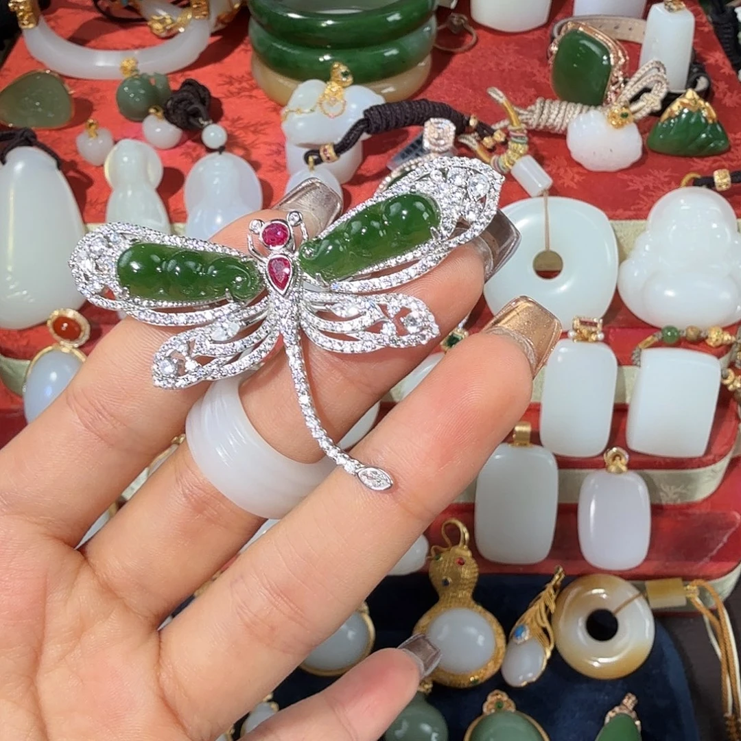 和田玉18K金镶嵌颈饰