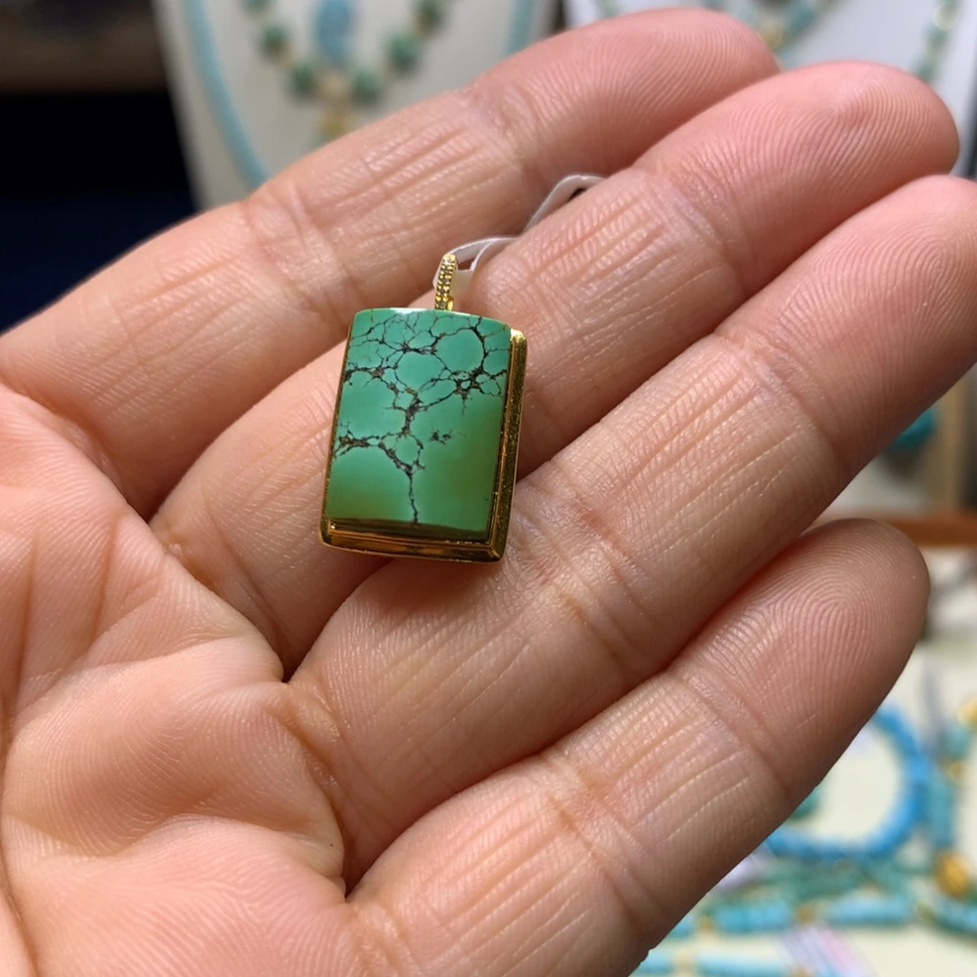 绿松石18K金镶嵌挂件