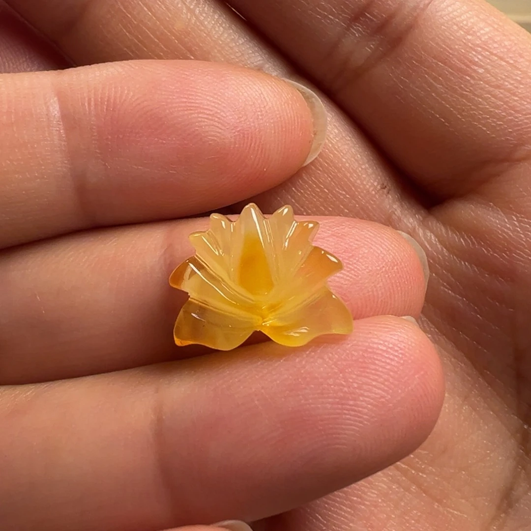 蜜蜡颈饰未镶嵌莲花