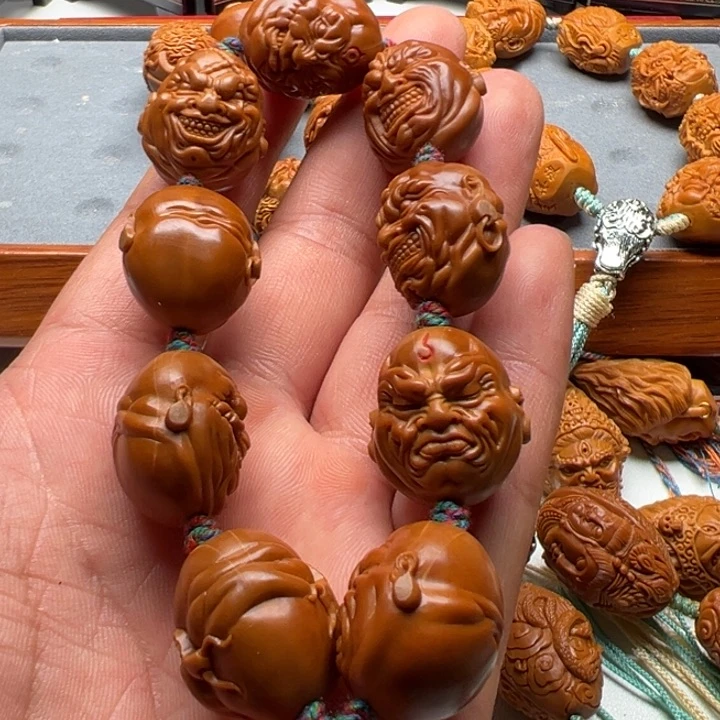 刘***家橄榄核吊坠橄榄核恶僧