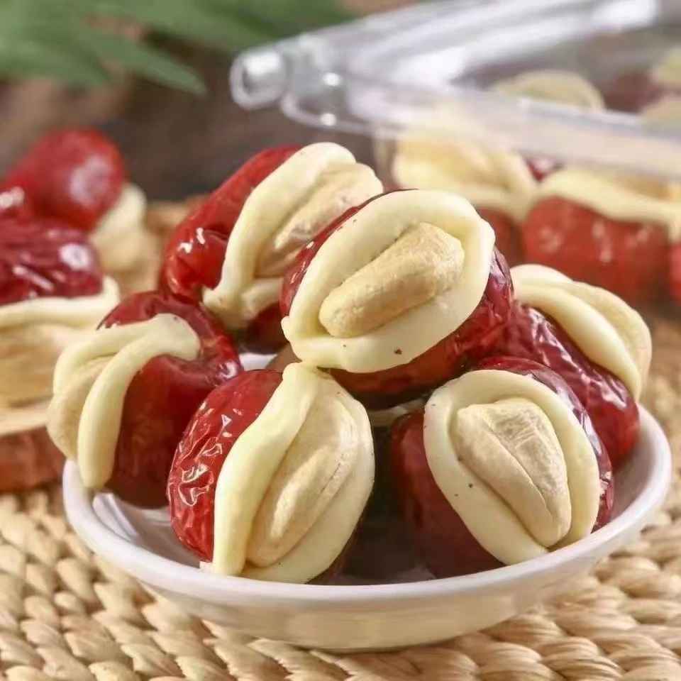 【奶枣推推乐】奶香泡芙夹心草莓腰果核桃奶枣居家必备精选零食