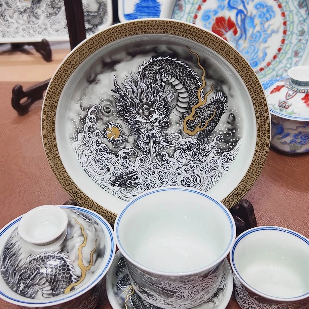 摆件景德镇陶瓷学院等单位联合举办了多项