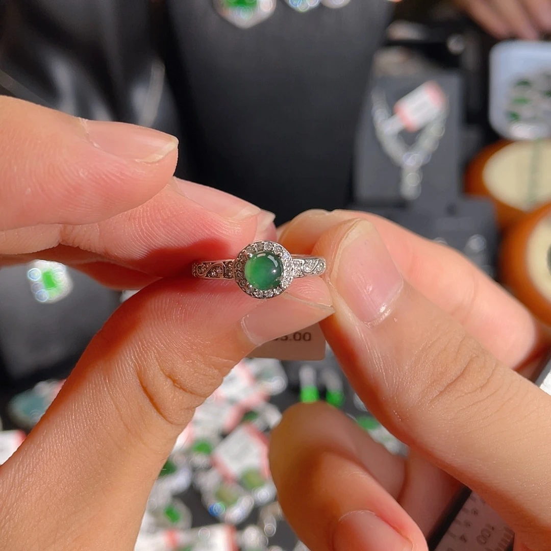 翡翠戒指未镶嵌