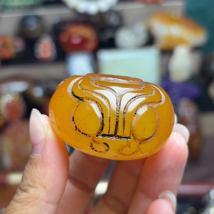 玛瑙/玉髓未镶嵌颈饰貔貅鼓珠，脖挂，手盘件