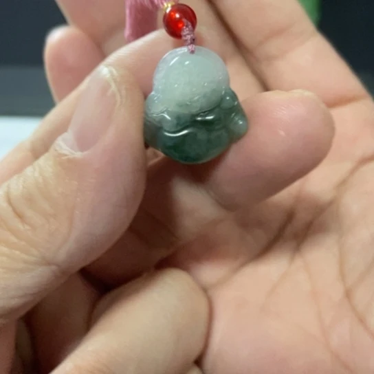 翡翠未镶嵌颈饰肚里藏金