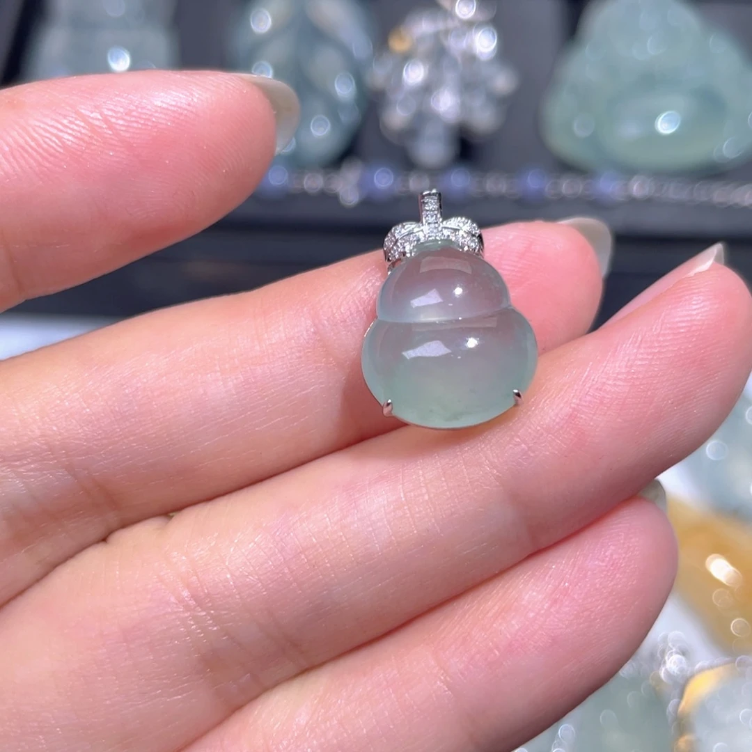颈饰18K金镶嵌翡翠翡翠