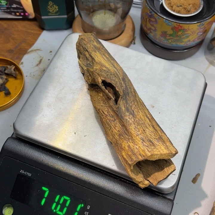 沉香沉香碎屑绿棋红骨凹身圆虫漏70克