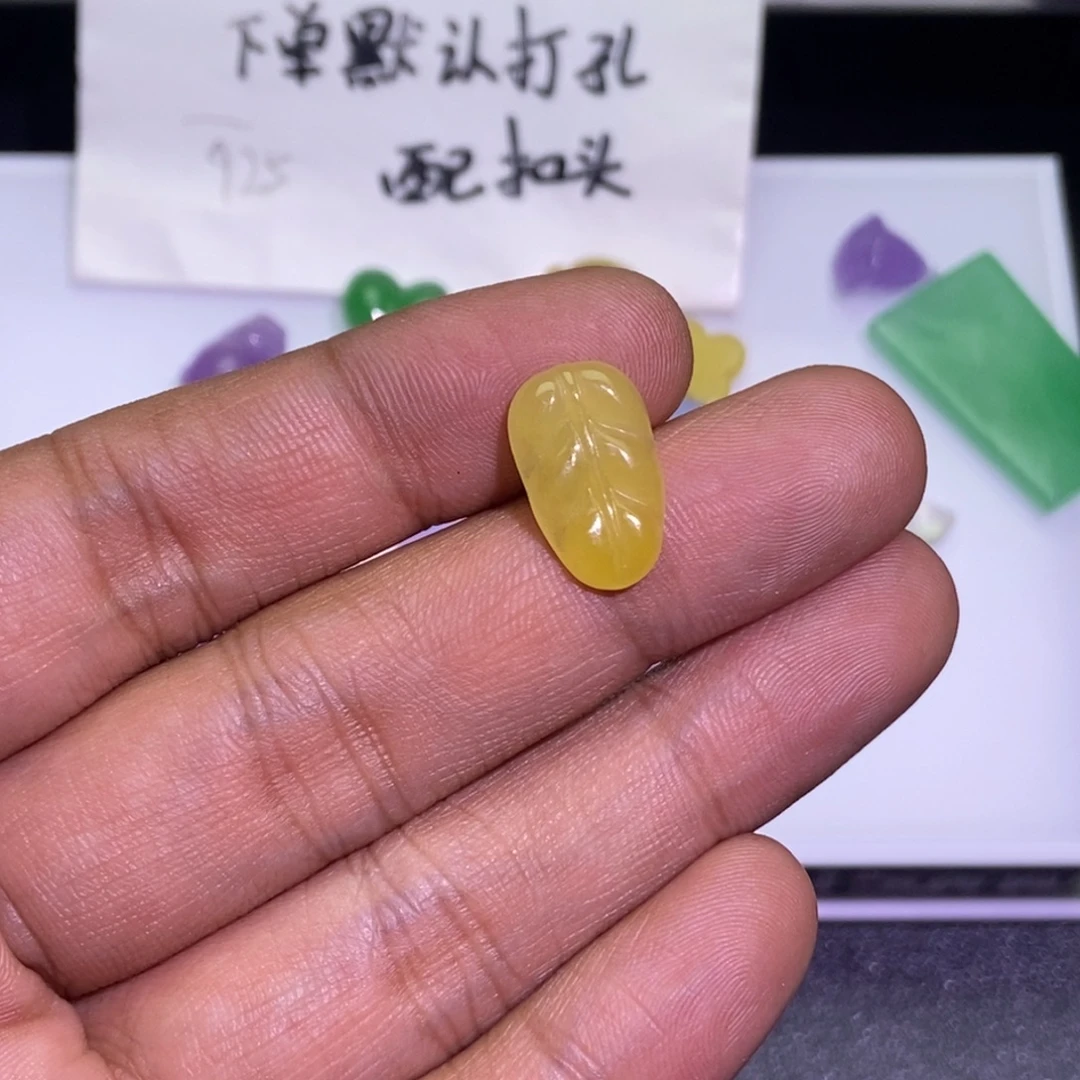 翡翠未镶嵌颈饰吊坠