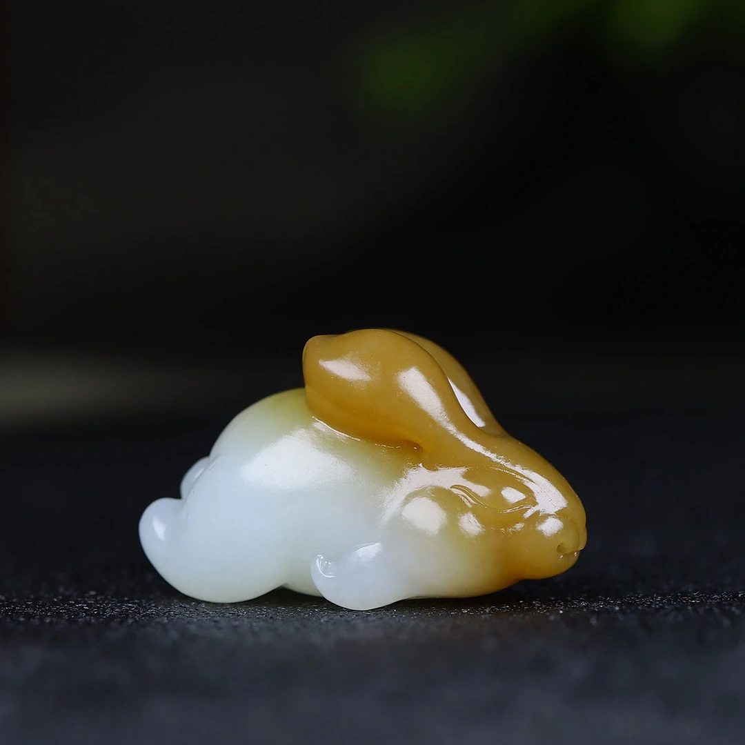 1119154和田玉糖白玉生肖兔挂件