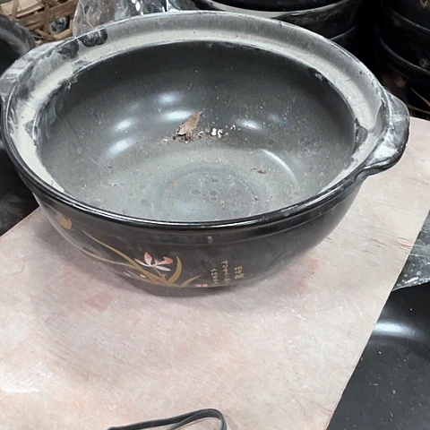 微瑕，明火，约口径32厘米，高度12变形，针孔