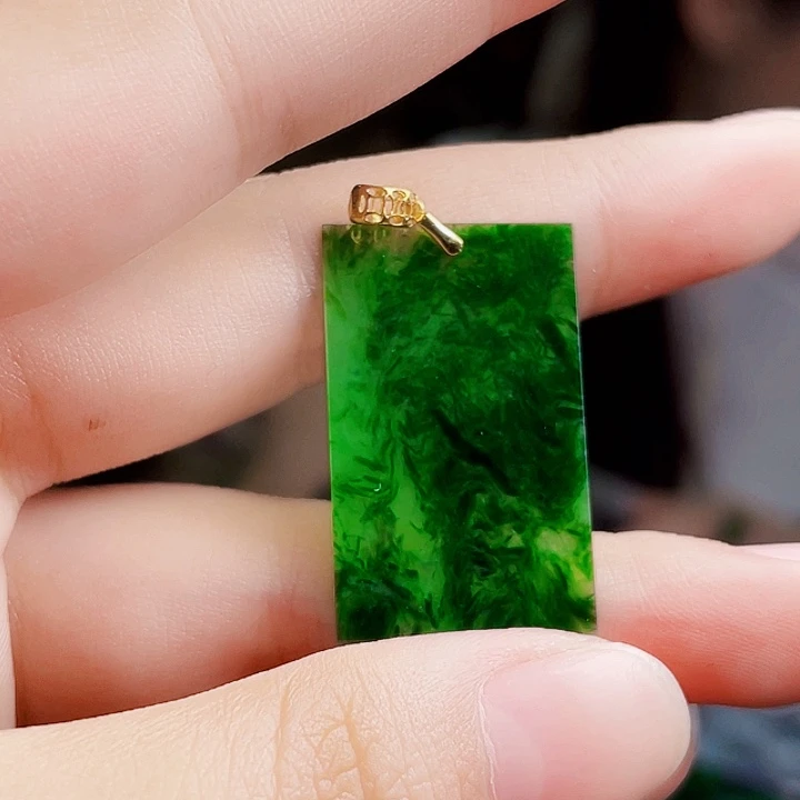 翡翠18K金镶嵌颈饰多样性