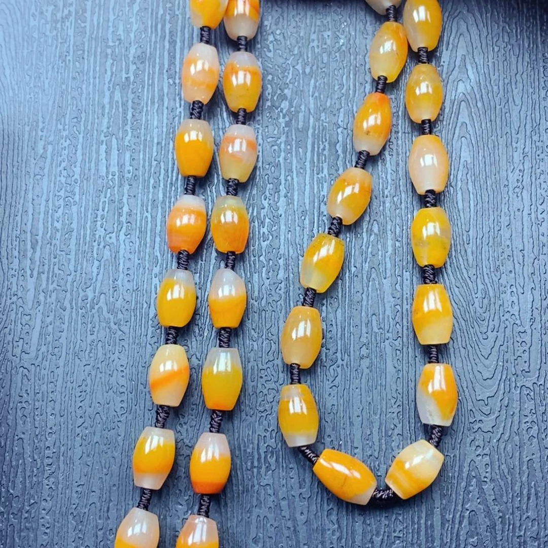 未镶嵌石英质玉（黄龙玉）颈饰