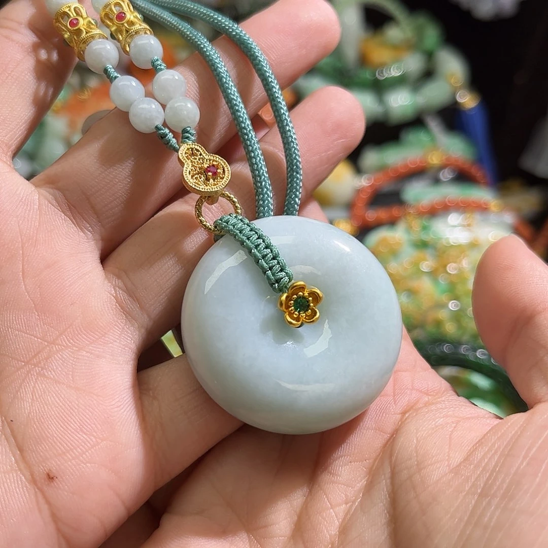 翡翠未镶嵌颈饰待编织