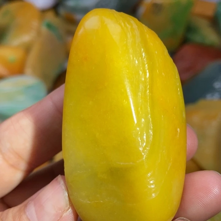 恒***辉翡翠未镶嵌颈饰缅甸