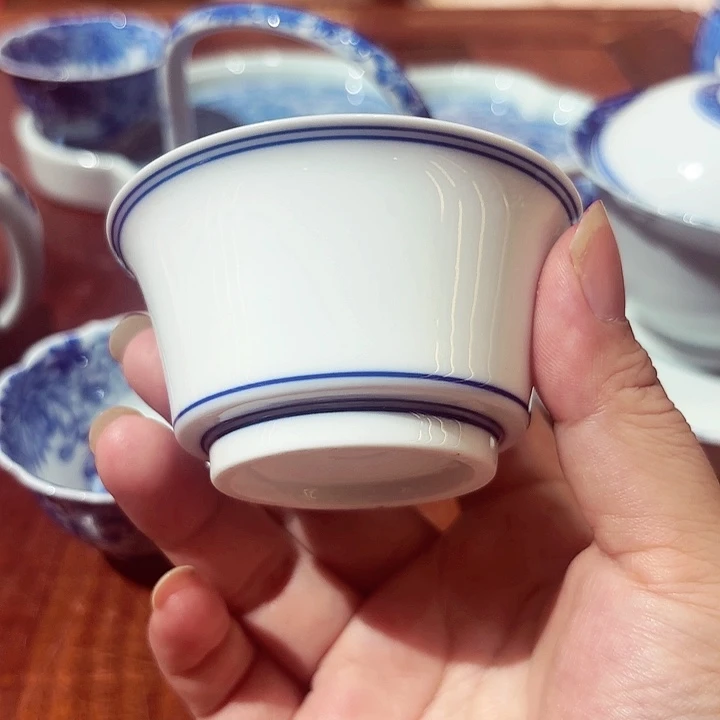 釉下青花素胎马蹄杯