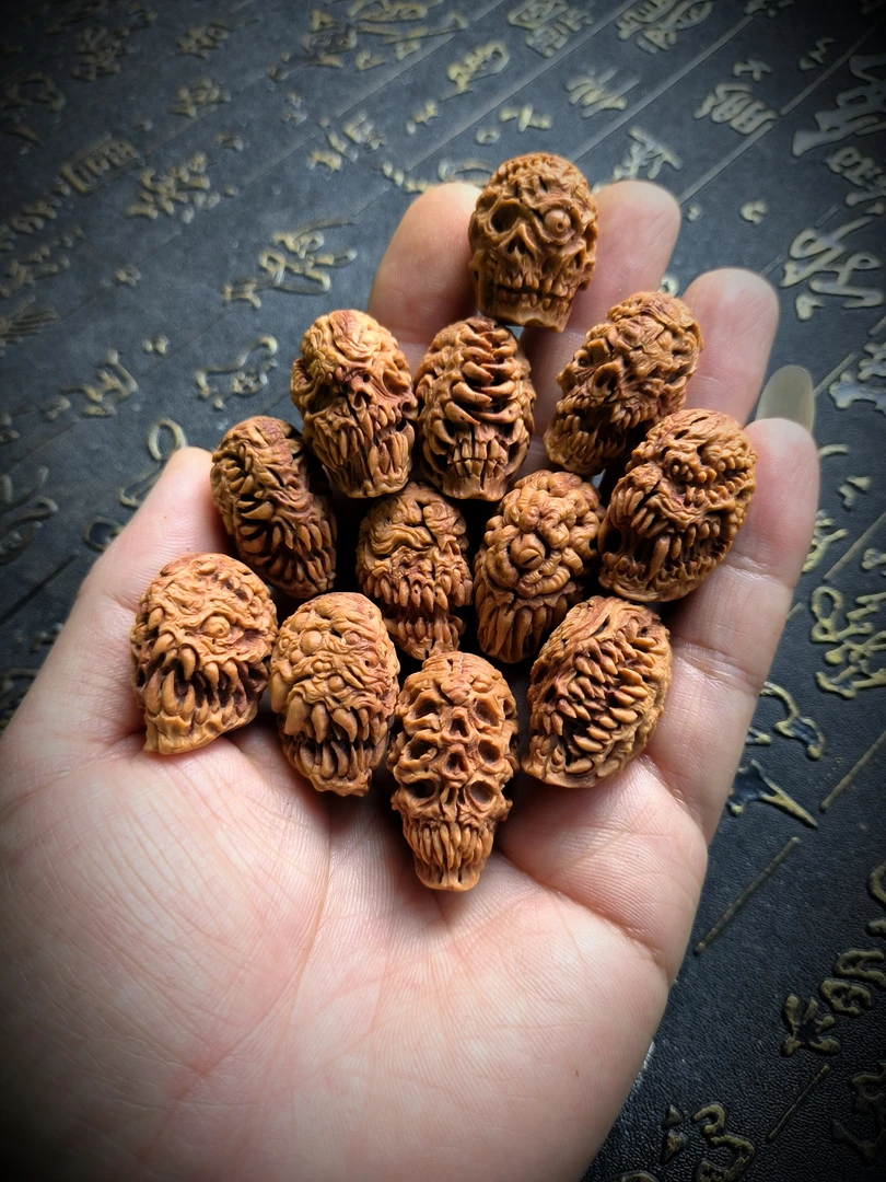 桃核獠牙骷髅手工雕刻