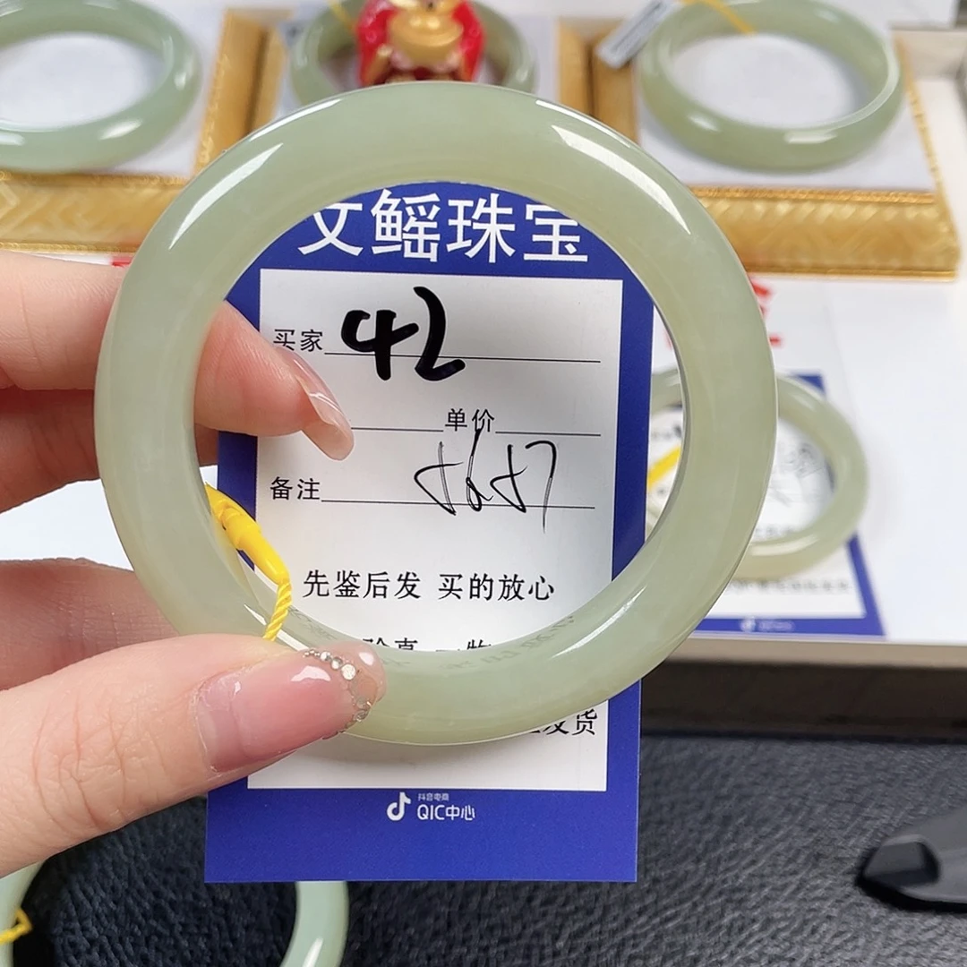 睡****和田玉未镶嵌手镯