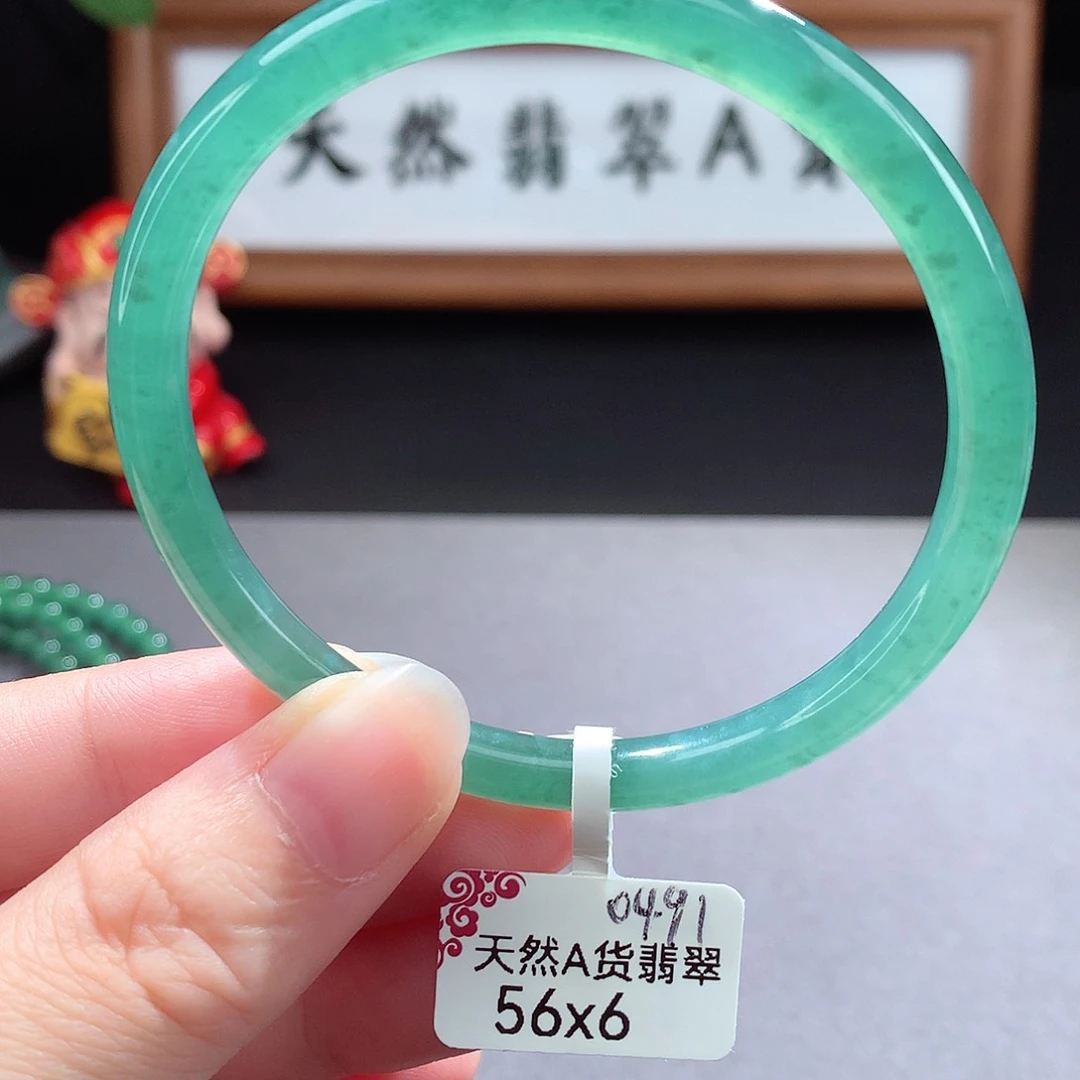 未镶嵌手镯（圆镯）翡翠