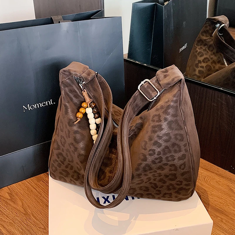 高级感复古大容量包包女2025新款时尚鳄鱼纹通勤单肩包质感托特包