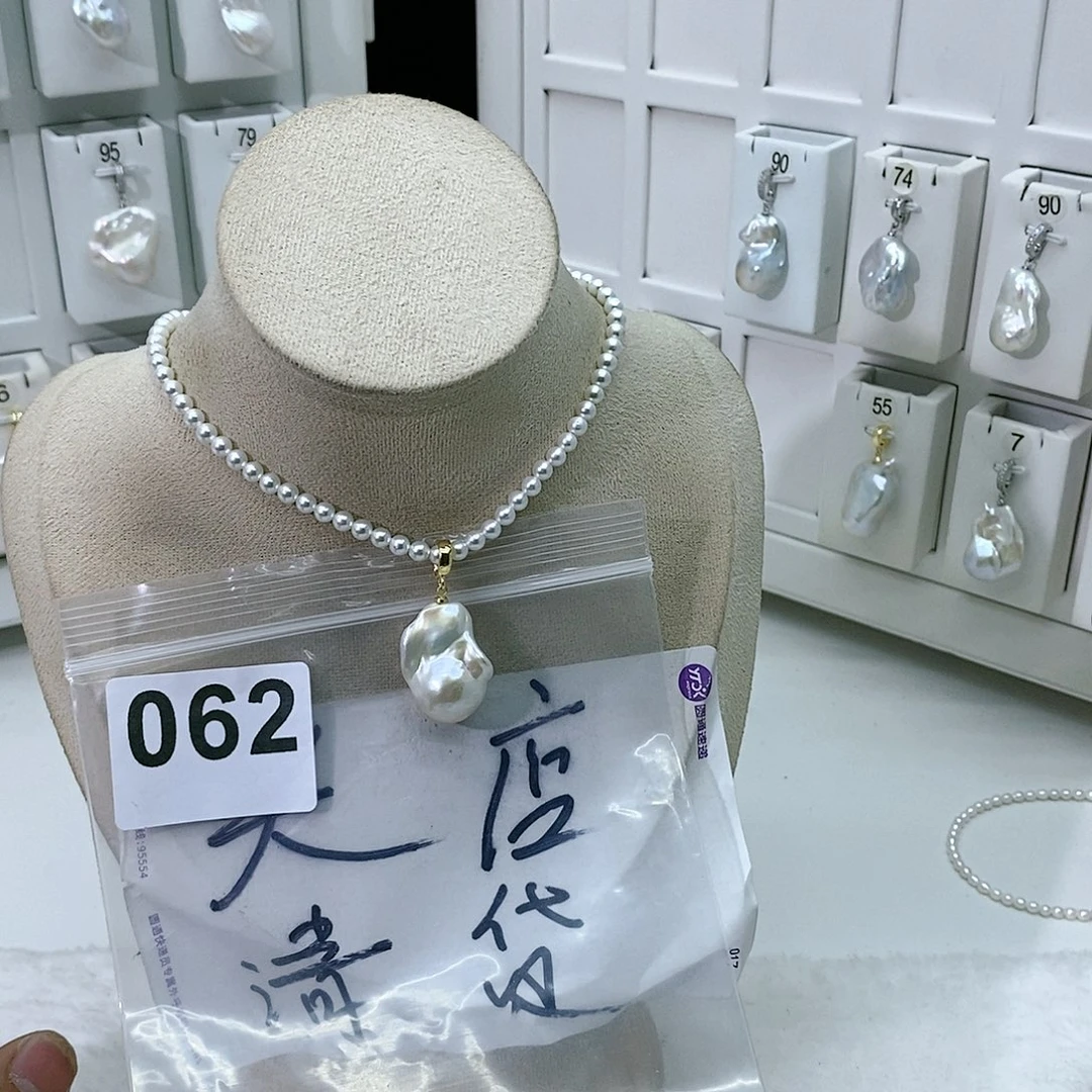 淡水珍珠颈饰合金