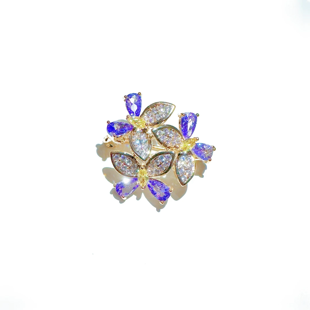 kasiya/卡思雅 铜合金仿水晶胸针 蝴蝶花团胸针防走光领针