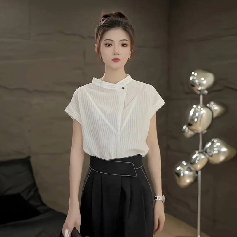 港风复古纯色斜扣立领衬衫女2025夏季新款百搭捏褶别致洋气上衣