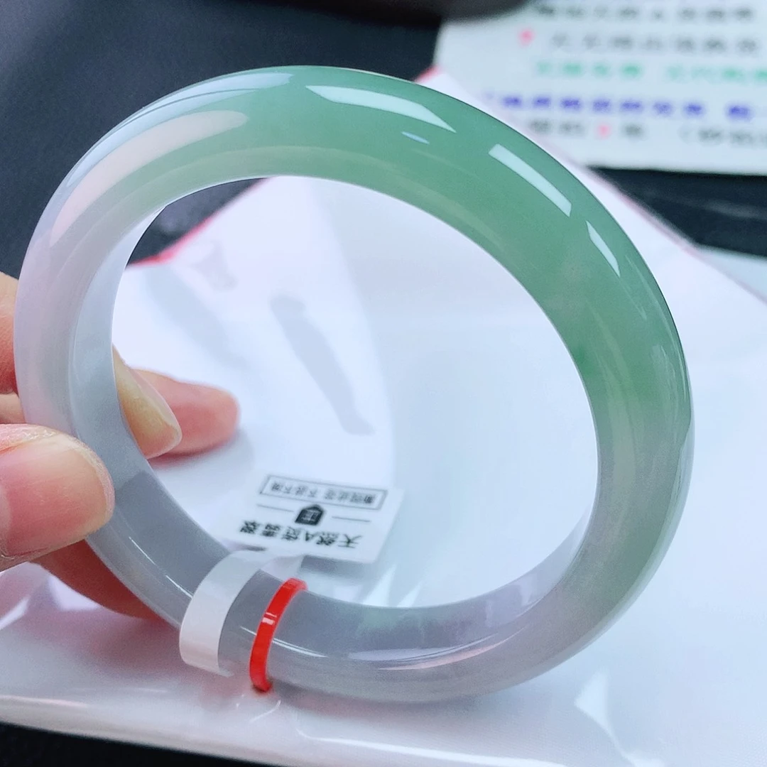 翡翠手镯未镶嵌59圈