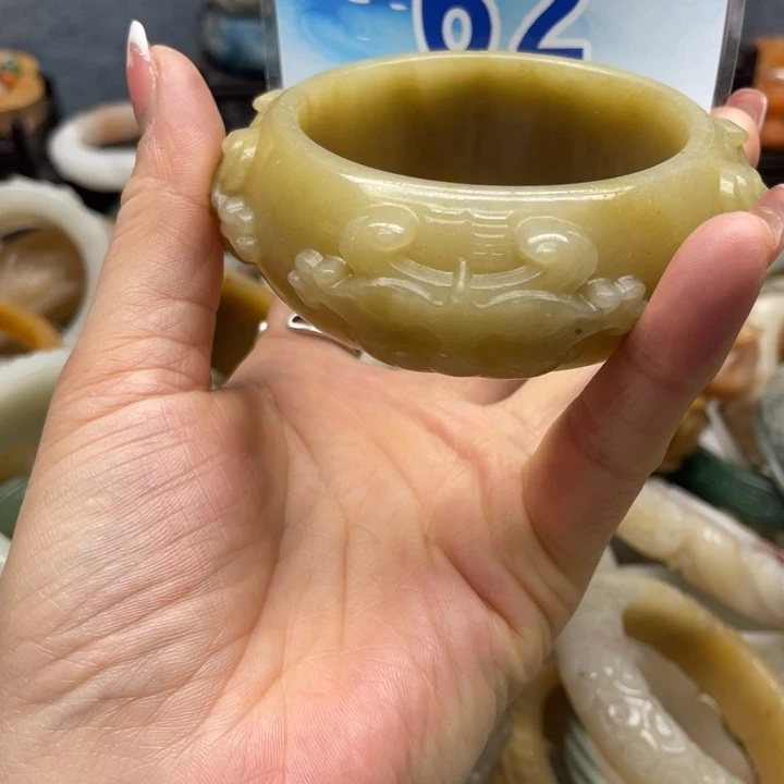 石英岩玉未镶嵌手镯