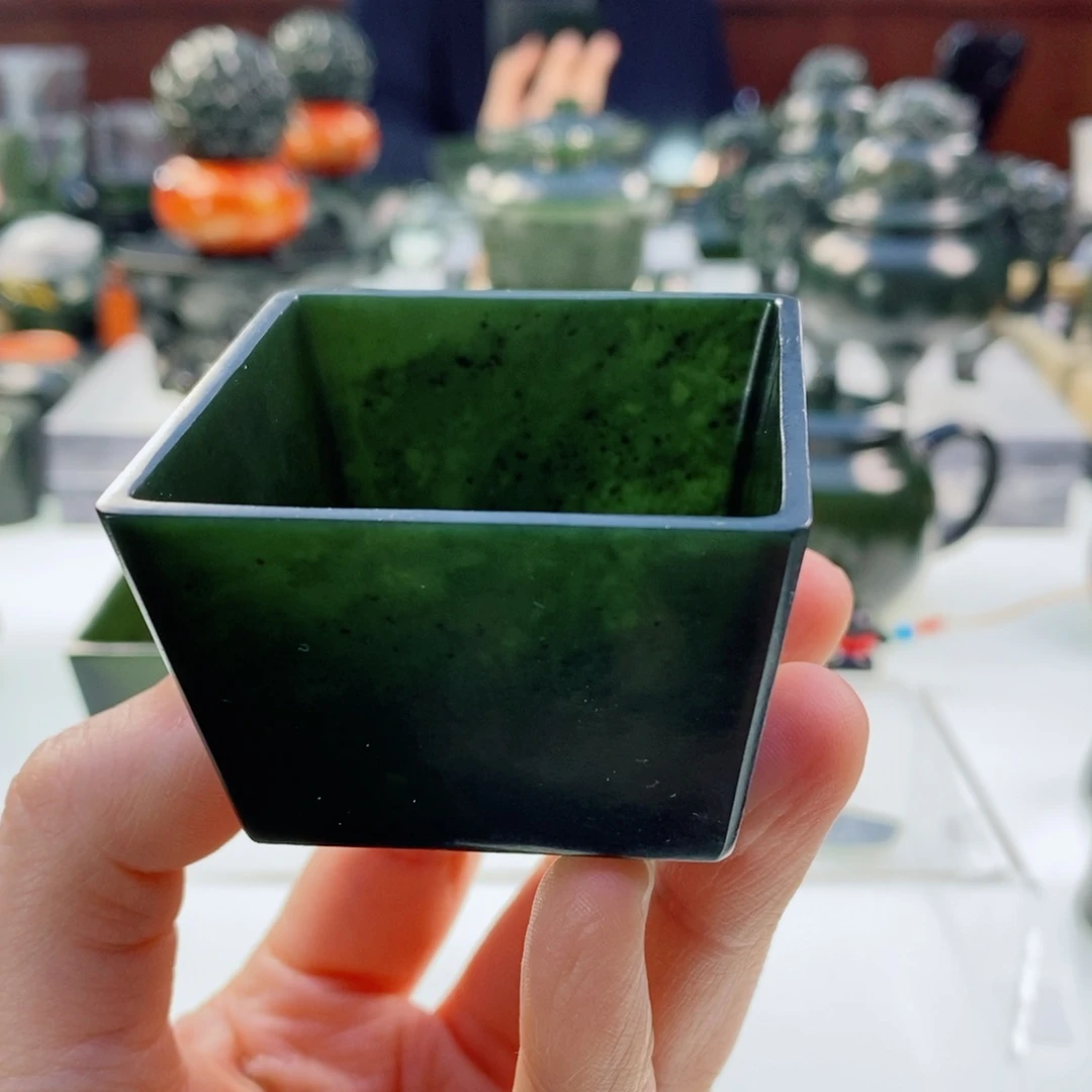 和田玉（青玉）摆件未镶嵌隆**云