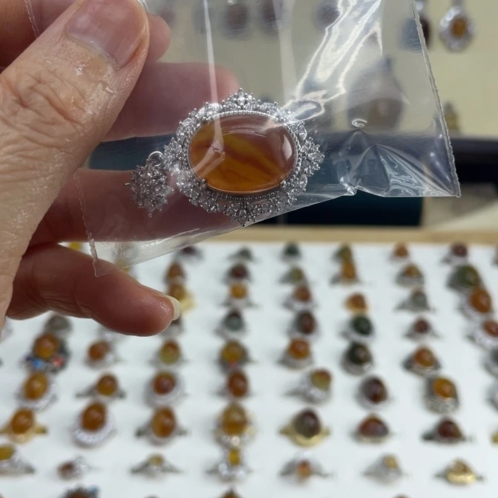 萝***6蛇纹石玉合金颈饰