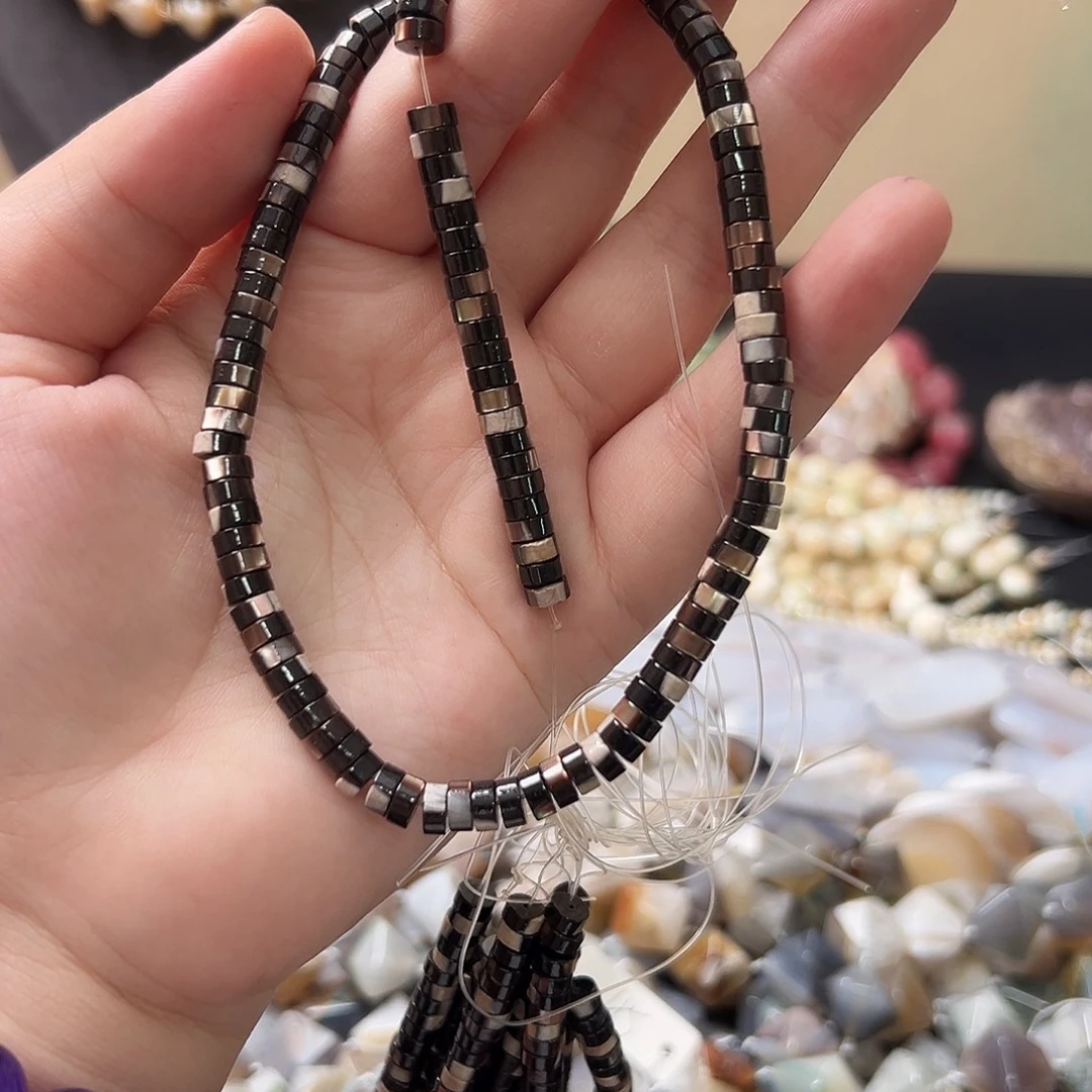 玛瑙/玉髓合金珠宝半成品W194，5.7mm黑金贝直切隔片一条
