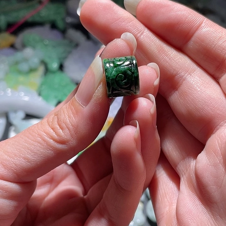 颈饰未镶嵌翡翠天