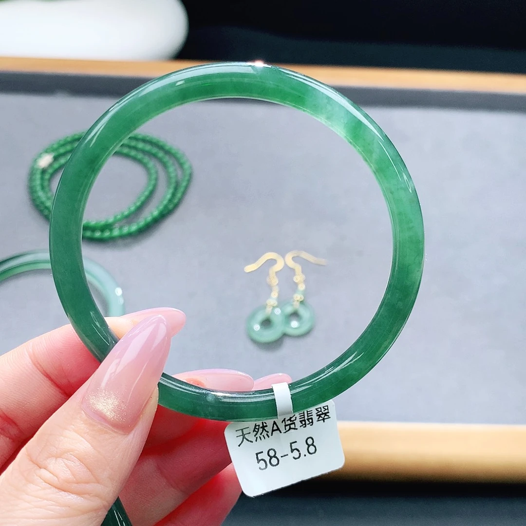 未镶嵌手镯（圆镯）翡翠